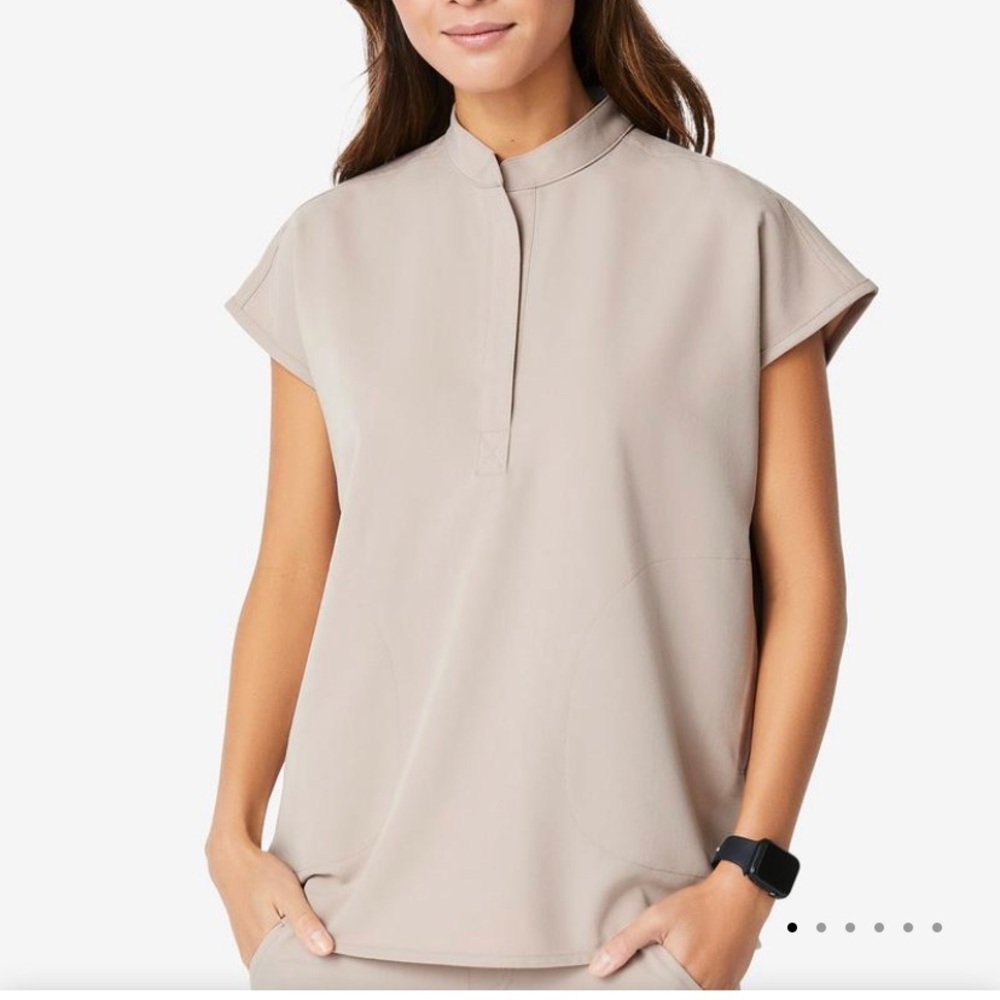 Figs boulder scrub top